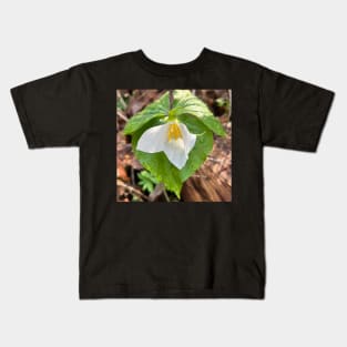 Wild White Trillium in the Forest Rain Kids T-Shirt